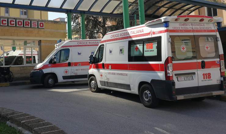 Ambulanza in zona Coveretto per tentato omicidio