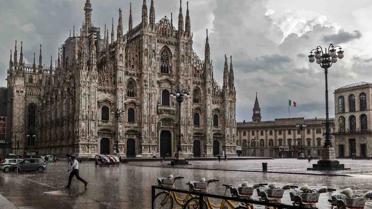 Milano, giornata nuvolosa