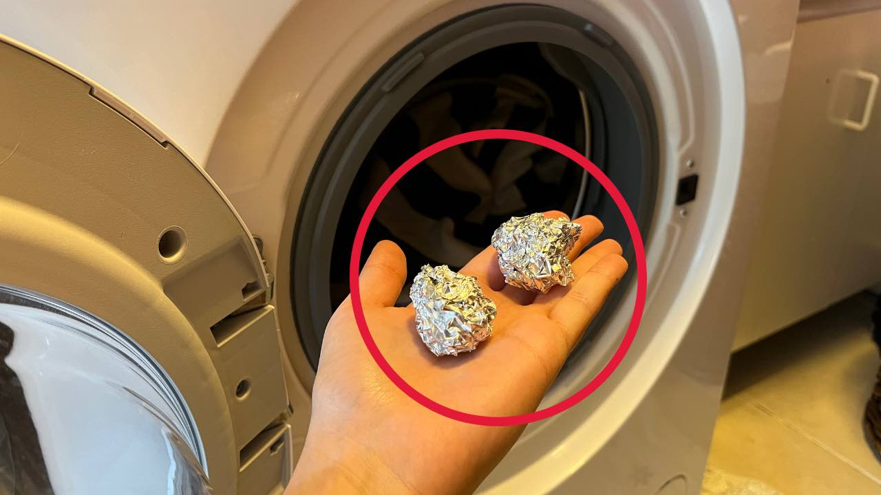 Boules d'aluminium dans la machine à laver
