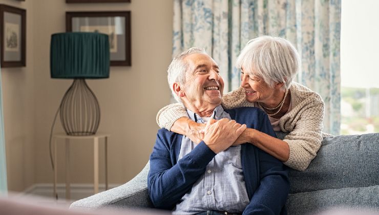 Felicità coppia di pensionati 