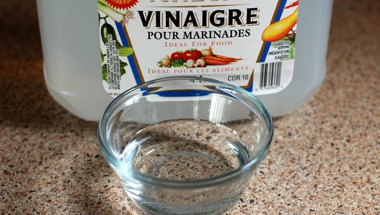 Vinegar against lime