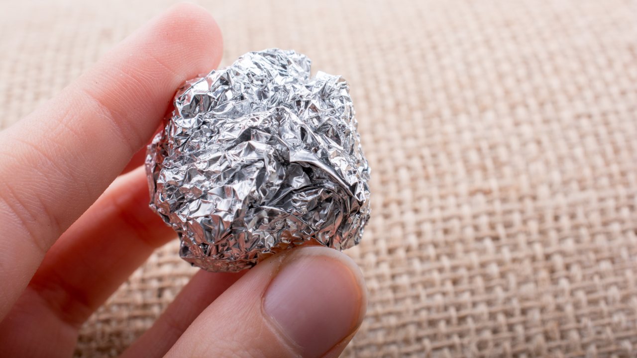 Boule de papier d'aluminium