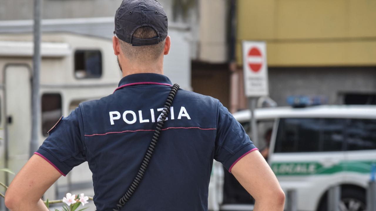 Milano, agente di Polizia