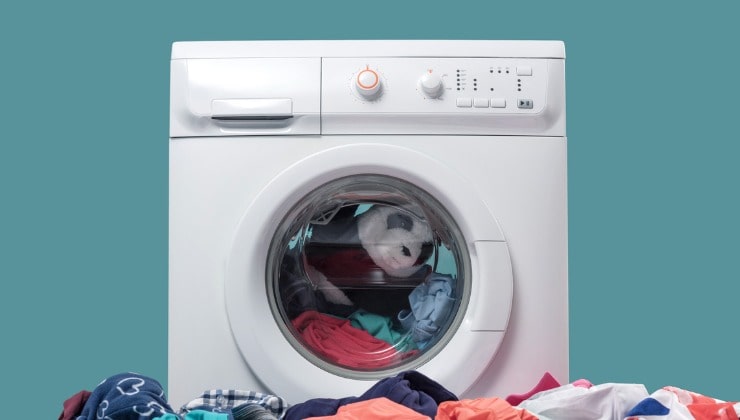 Machine à laver et vêtements sales à laver