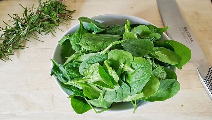 Verdura a foglia verde, spinaci