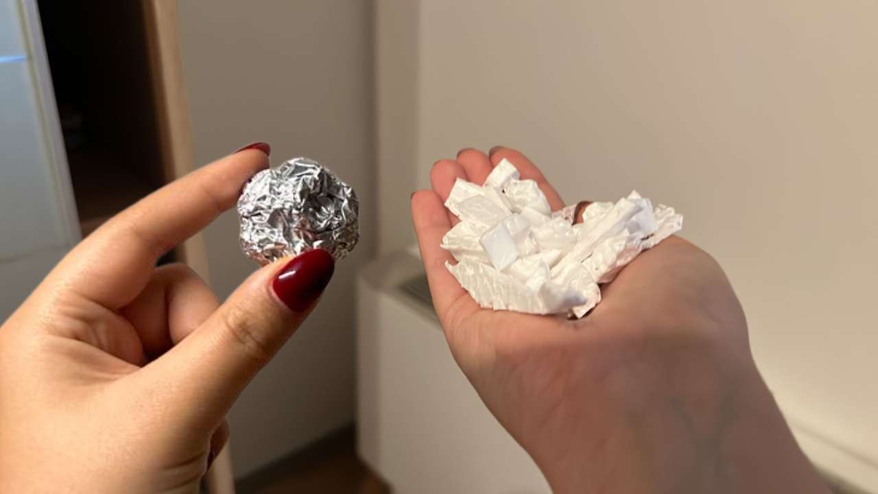 Papier aluminium et polystyrène