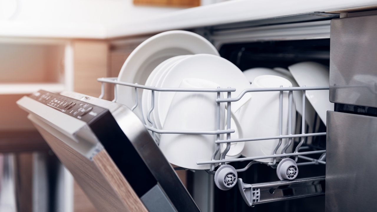 Come mettere più piatti in lavastoviglie