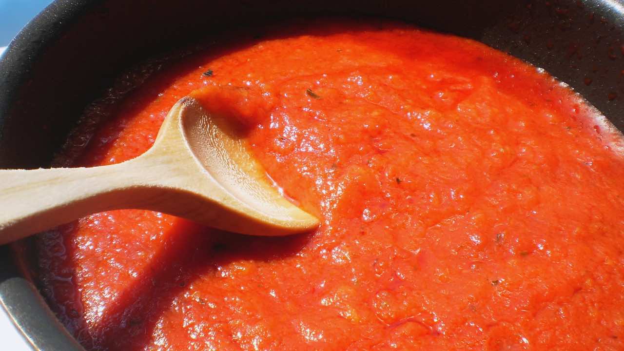 Salsa di pomodoro acida