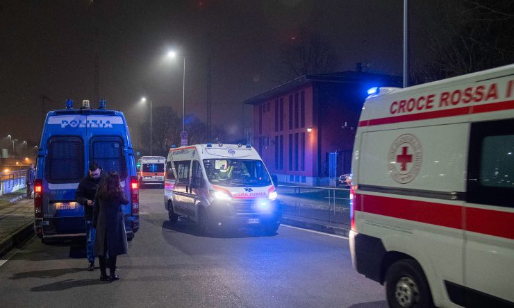 Milano, camion della Polizia