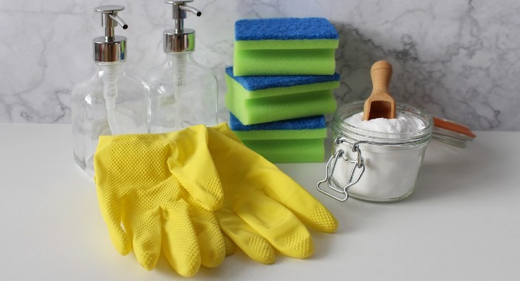 Nettoyer la salle de bain et le silicone avec des produits efficaces