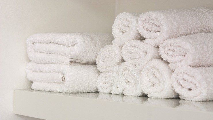 asciugamani piegate e in ordine