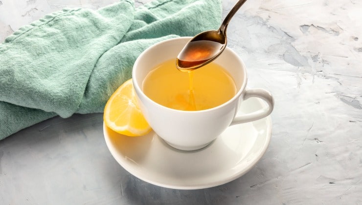 Tè con limone zenzero e miele