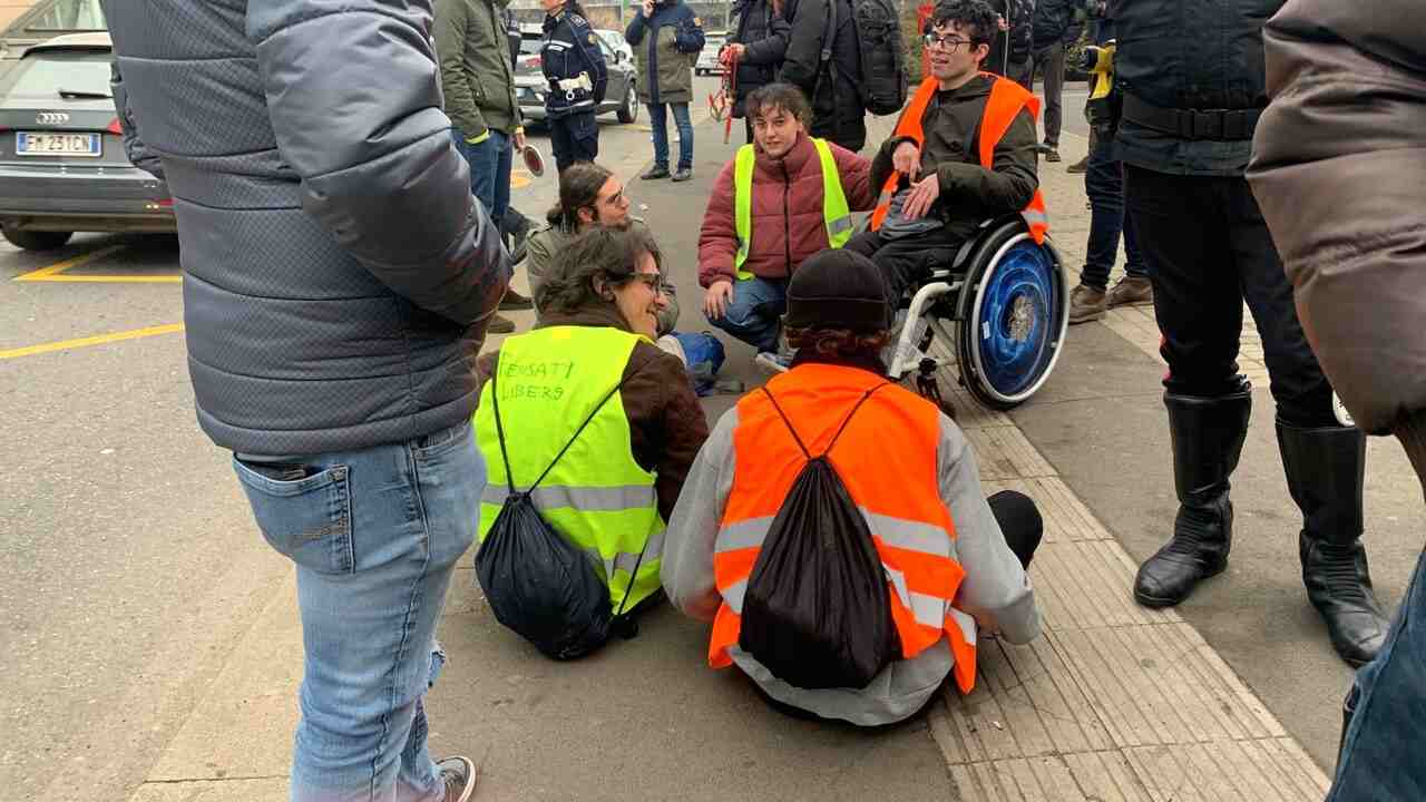 Gli attivisti a Milano