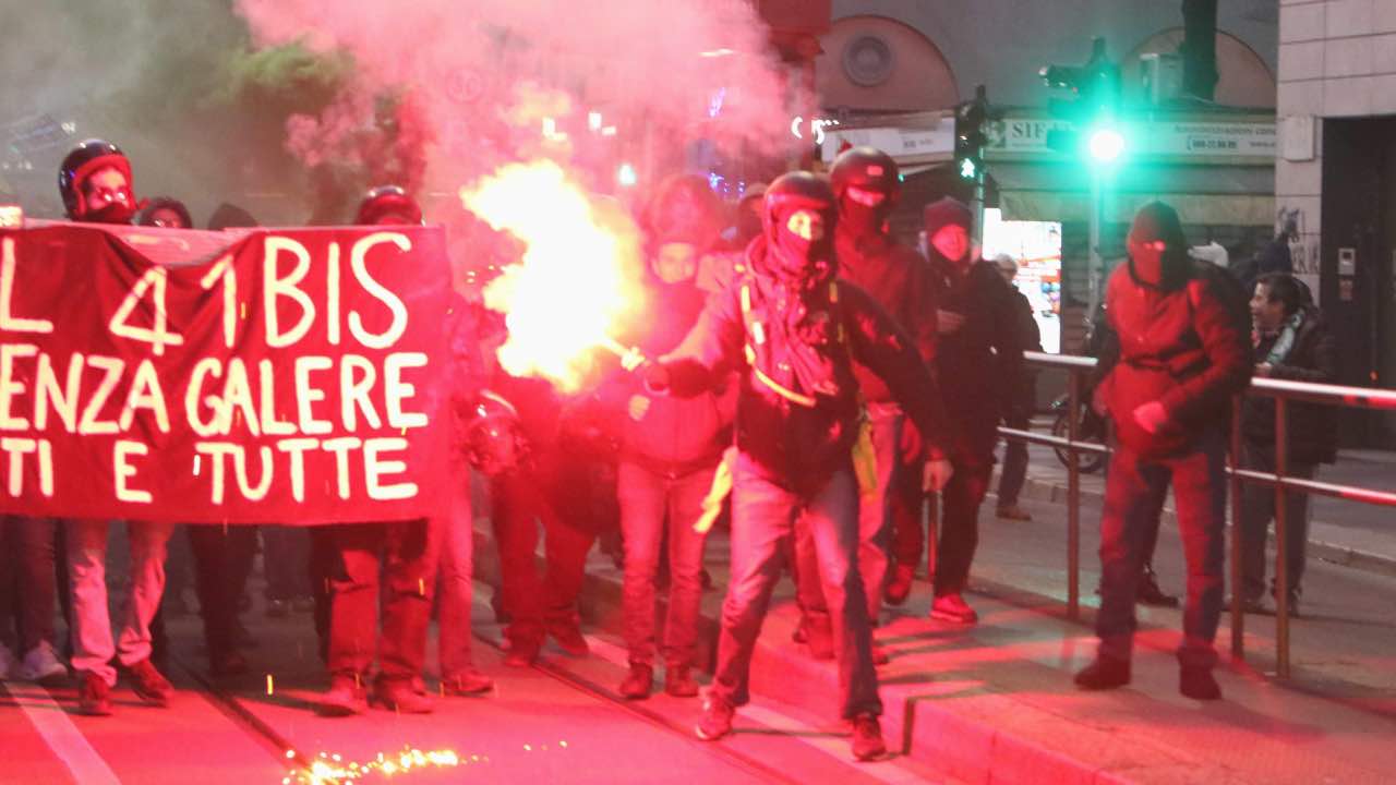 Milano, corteo anarchici