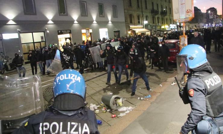 Milano, corteo anarchici-2