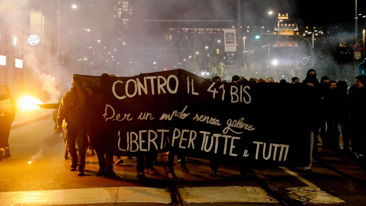 Milano, corteo anarchici