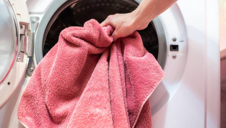 aquí se explica cómo lavar toallas correctamente en la lavadora