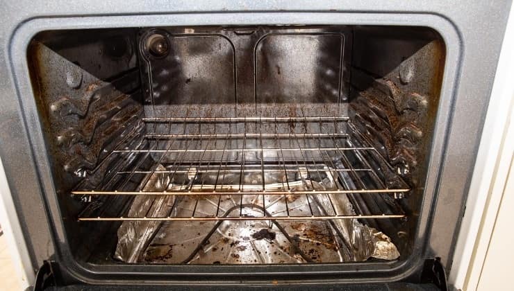 Come pulire il forno incrostato in 5 minuti con l'antico metodo giapponese