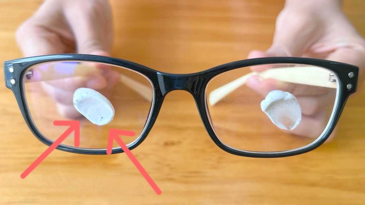 Come rimuovere i graffi dagli occhiali – Ottica Mondelliani