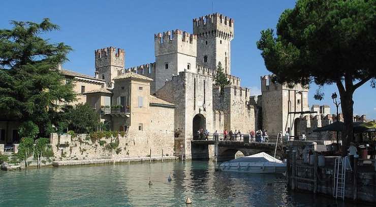 Castello Scaligero di Sirmione in Italia