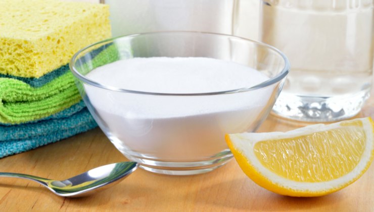 Limone e bicarbonato di sodio mescolati