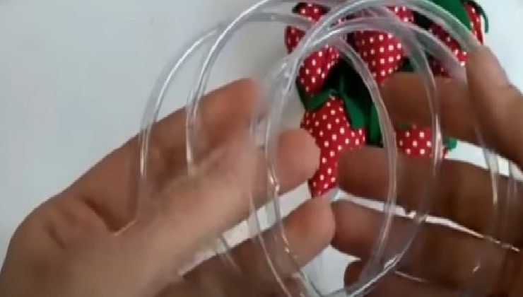 Braccialetti da una bottiglia di plastica