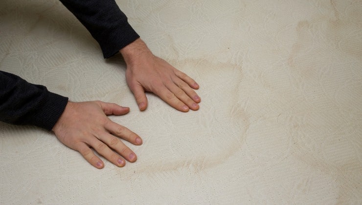 Removing stains from mattresses, pillows and blankets