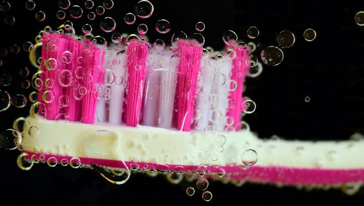 pulizia spazzolino da denti