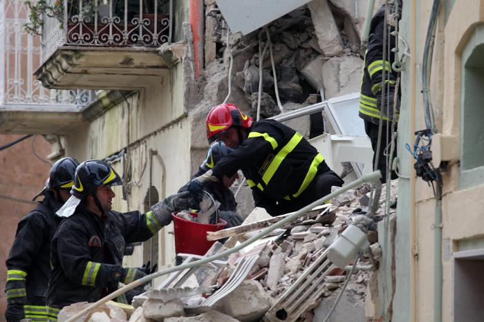 sgombero in uno dei palazzi ats