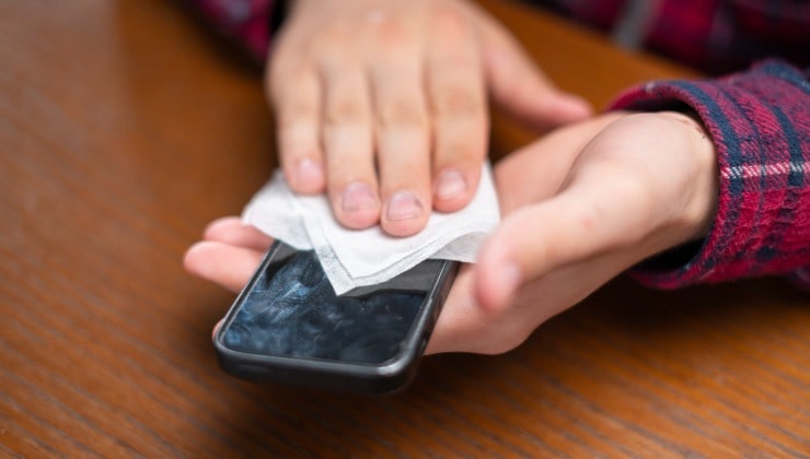 Telefonino pieno di polvere