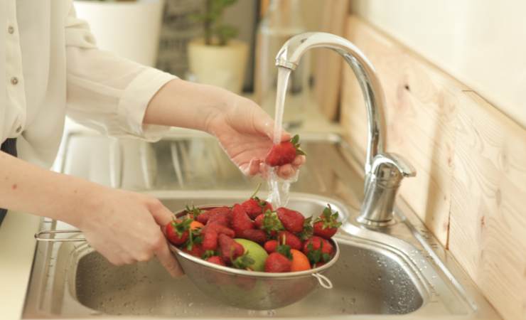 laver les fraises