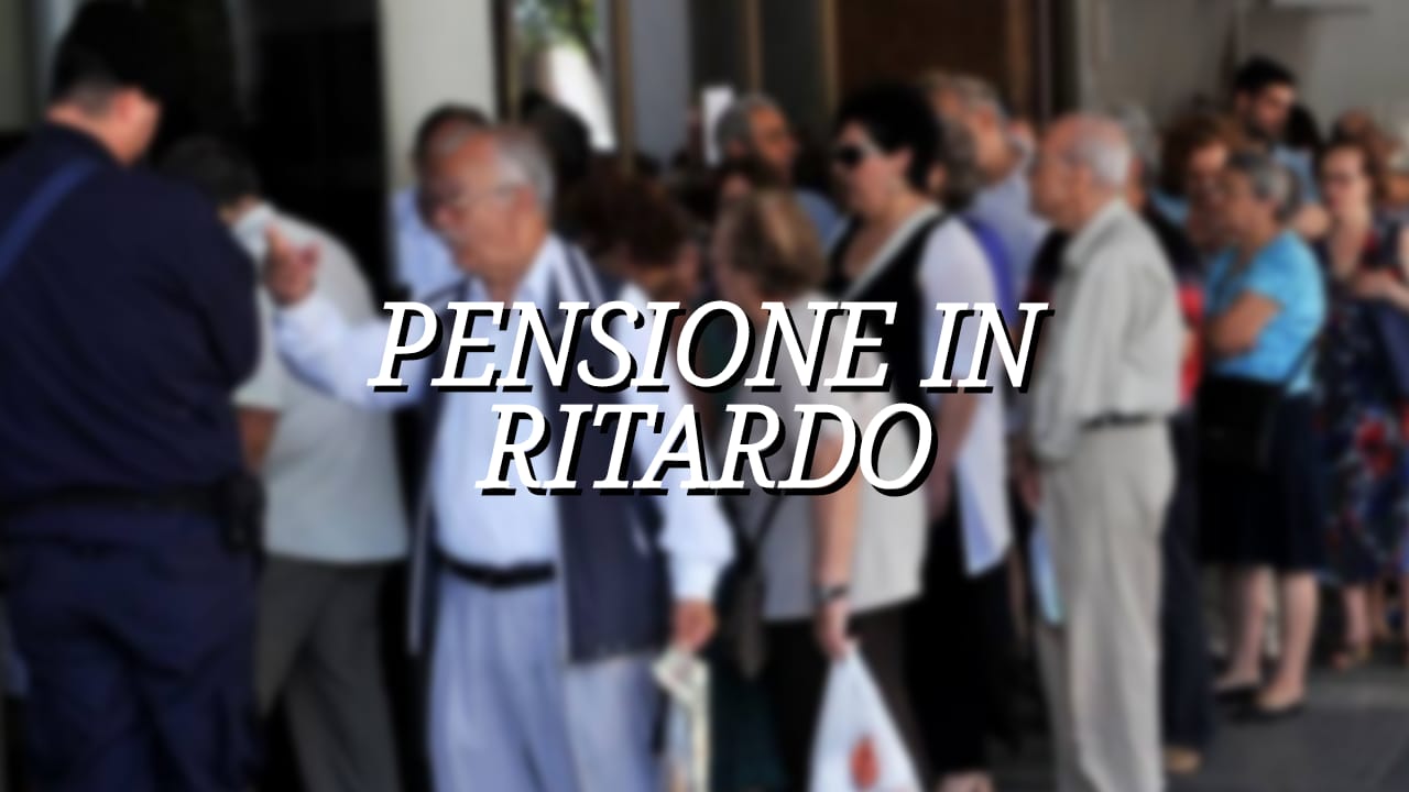 Pensionati in fila