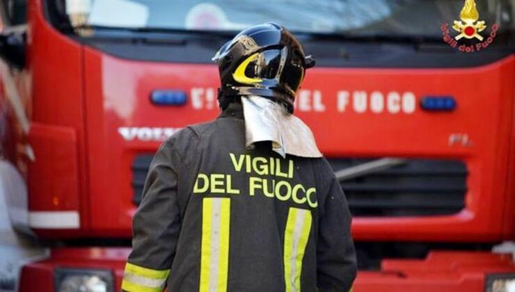 Vigili del fuoco soccorrono una sedicenne