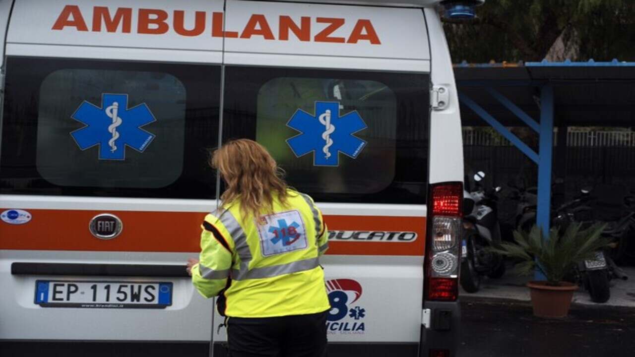 ambulanza e infermiera