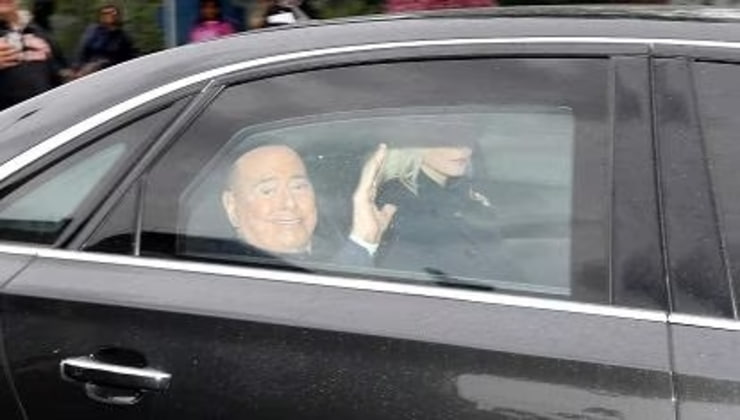 Berlusconi in macchina