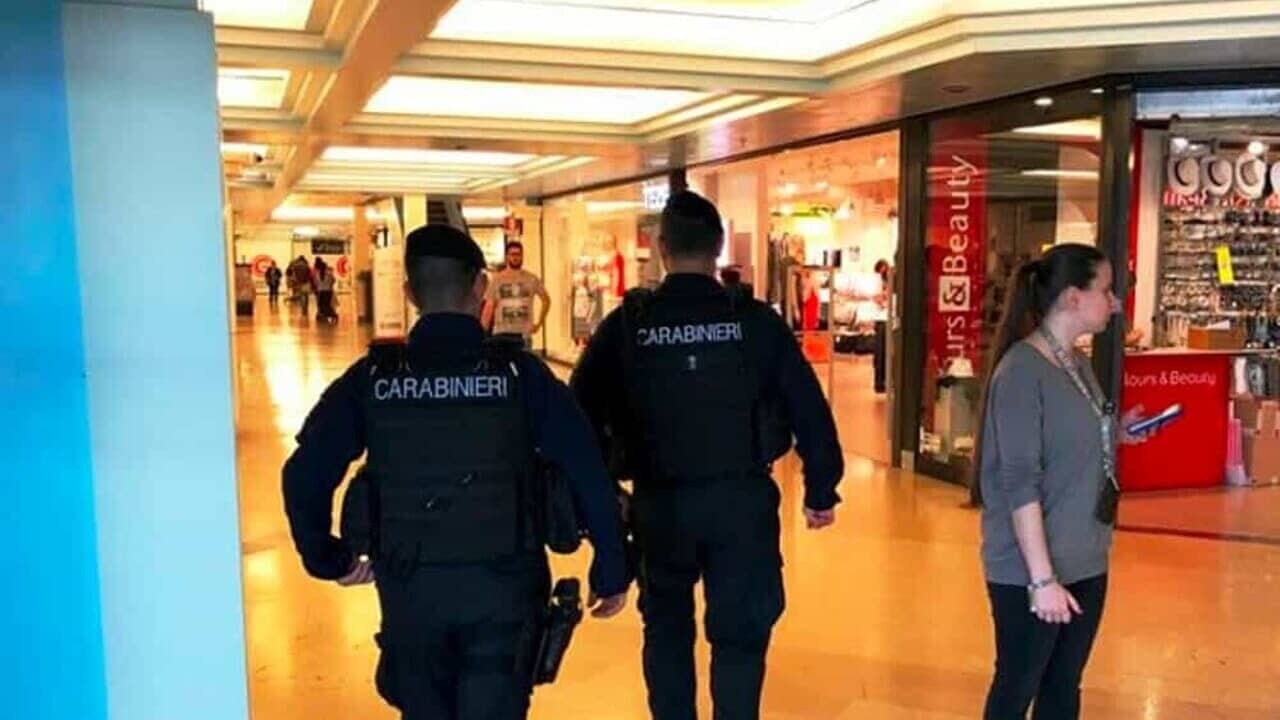 Carabinieri al centro commerciale