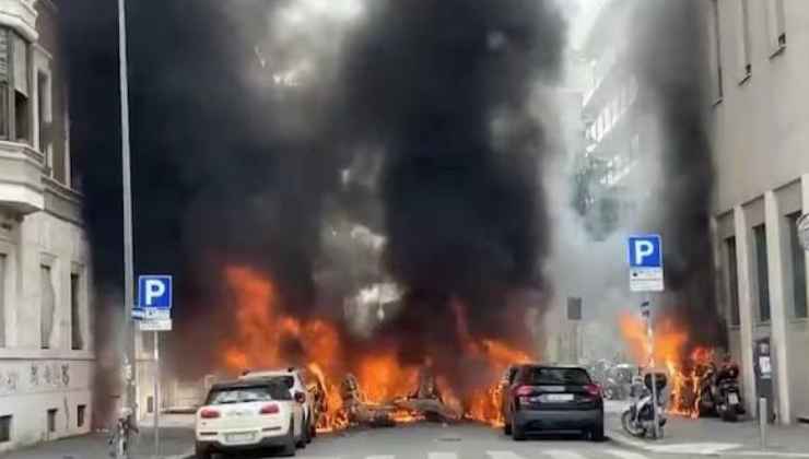 Esplosione e incendio a Milano