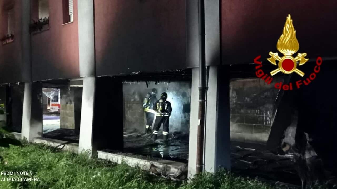 Incendio spento dai vigili del fuoco