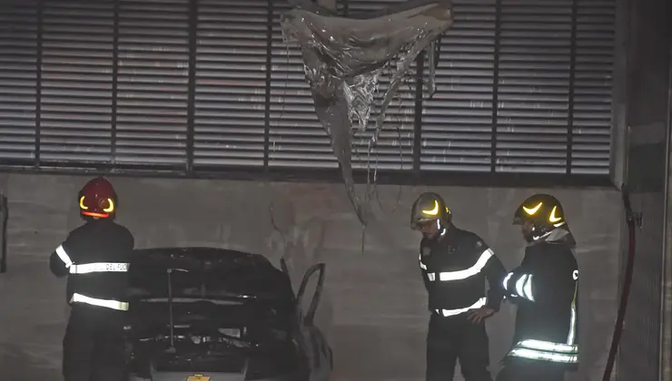 Incendio spento dai vigili del fuoco