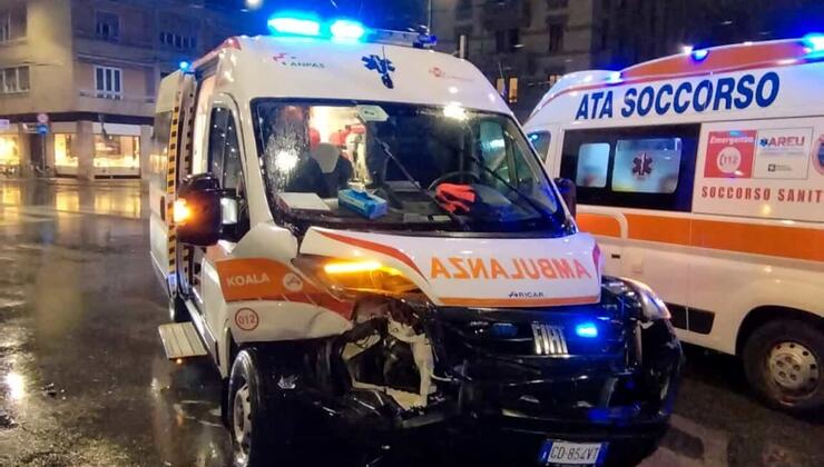 L'ambulanza coinvolta nell'incidente