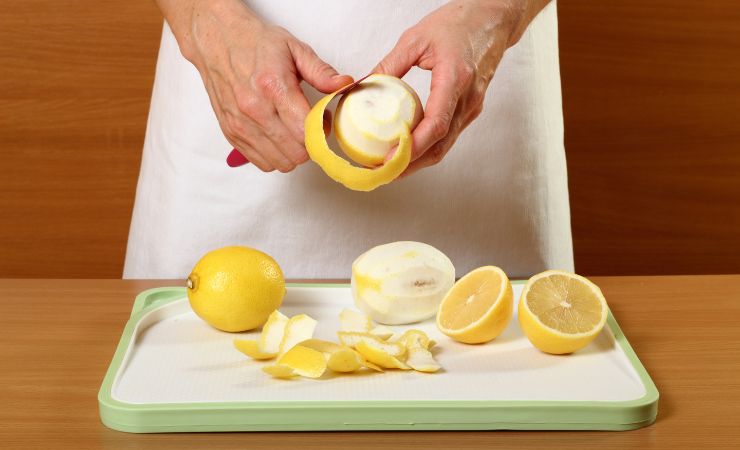 Oloupejte citron