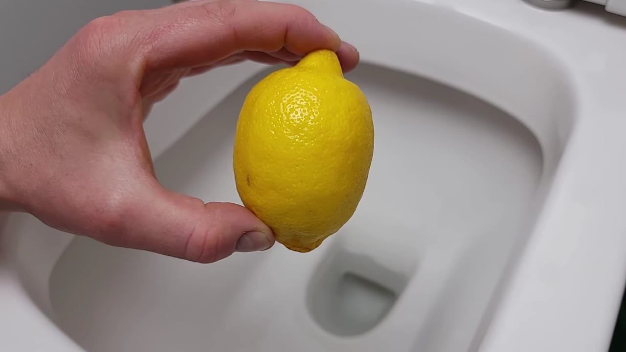Limone nel water