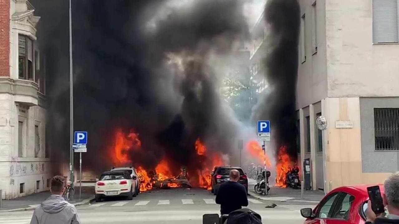 L'incendio in via Pier Lombardo