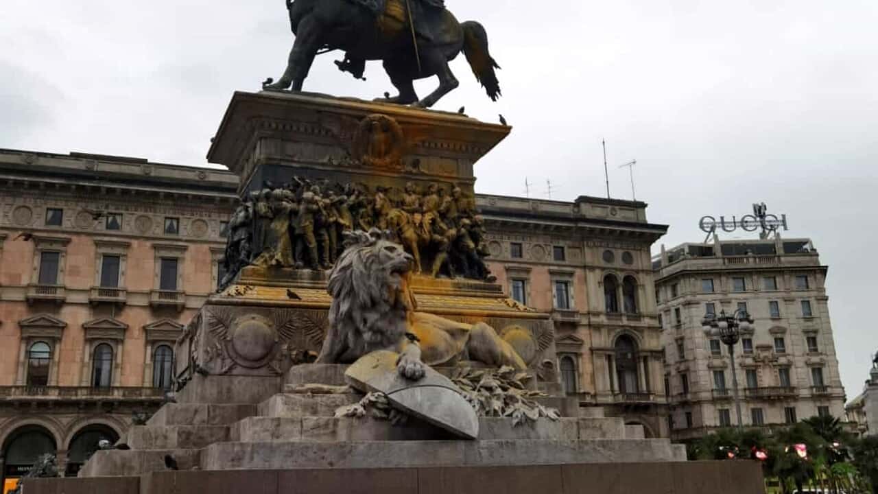 Statua di Vittorio Emanuele II imbrattata