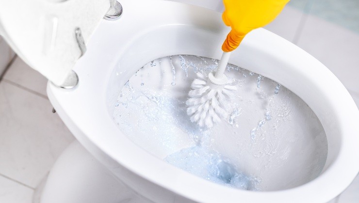 Nettoyer les toilettes sans l’anneau de calcaire