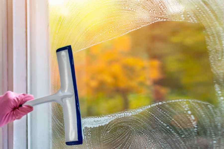 Rimuovere sporco dalle finestre esterne
