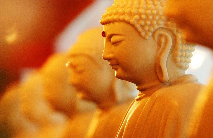 statuette buddha