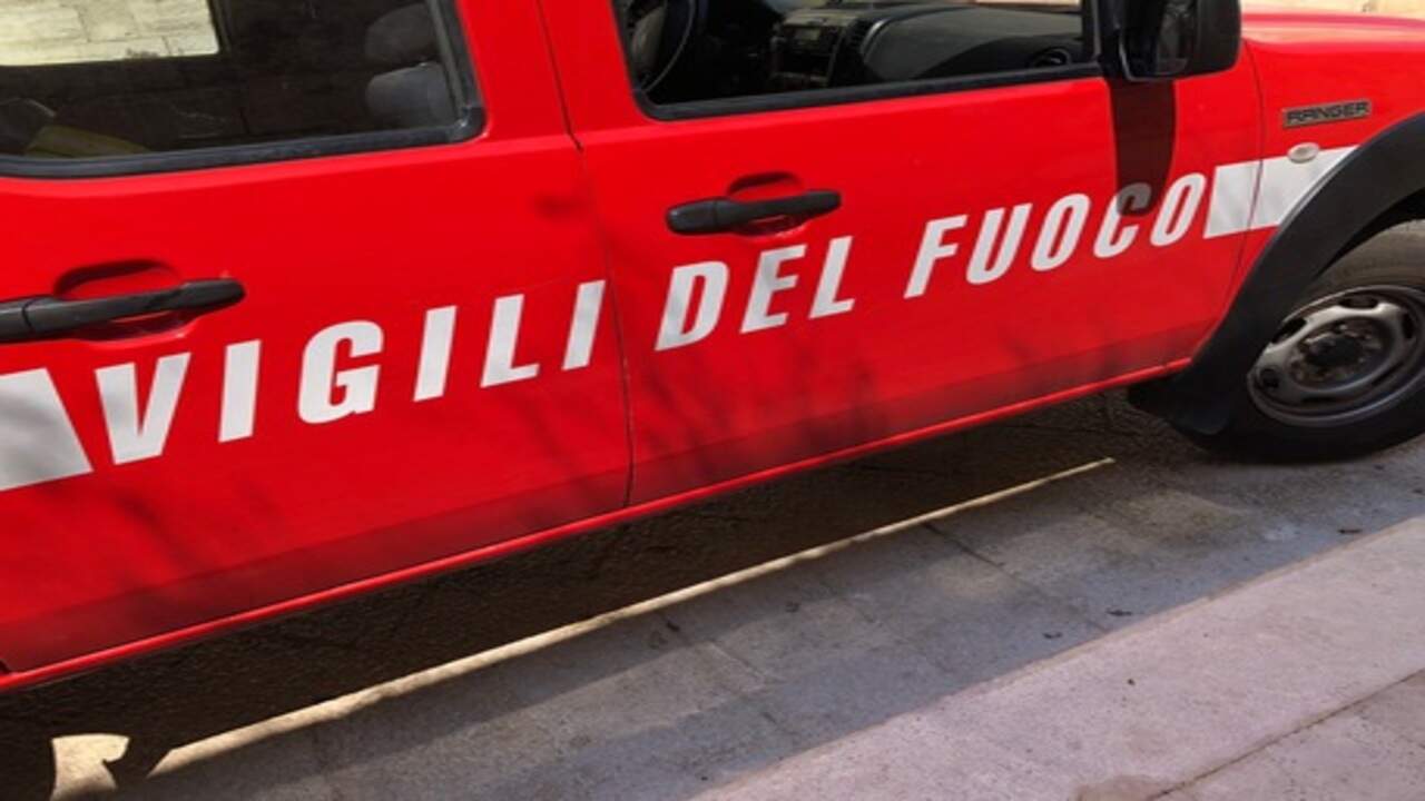 vigili del fuoco auto 