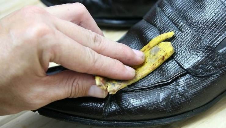 Banana per lucidare le scarpe