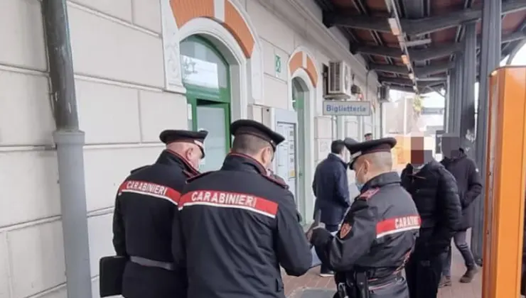 Carabinieri alla stazione